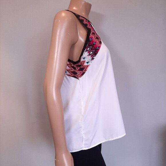 JENNIFER & GRACE Sleeveless Aztec Trim Flowy - Picture 5 of 13